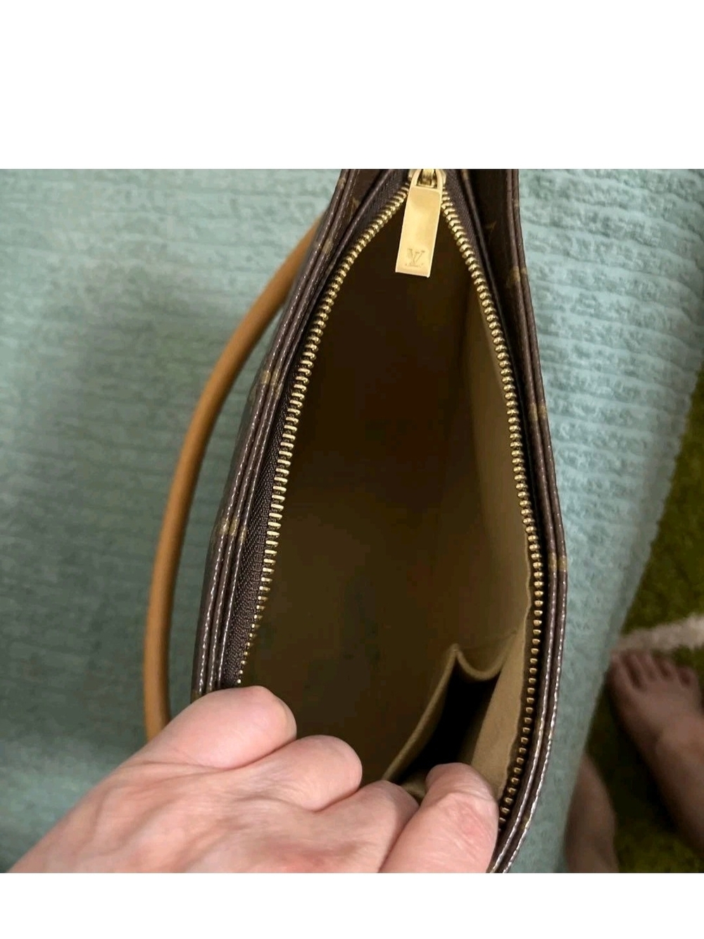 Louis Vuitton Monogram Canvas Shoulder Bag with Tan Handle - Picture 4 of 5